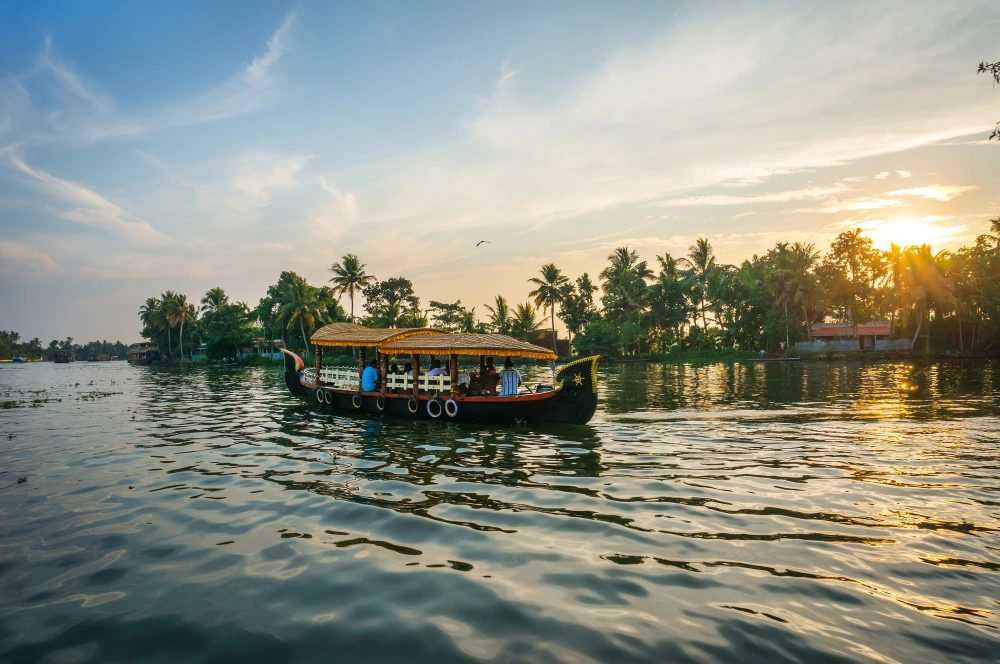 Kochi Munnar Thekkady Kovalam Alleppey Tour Package